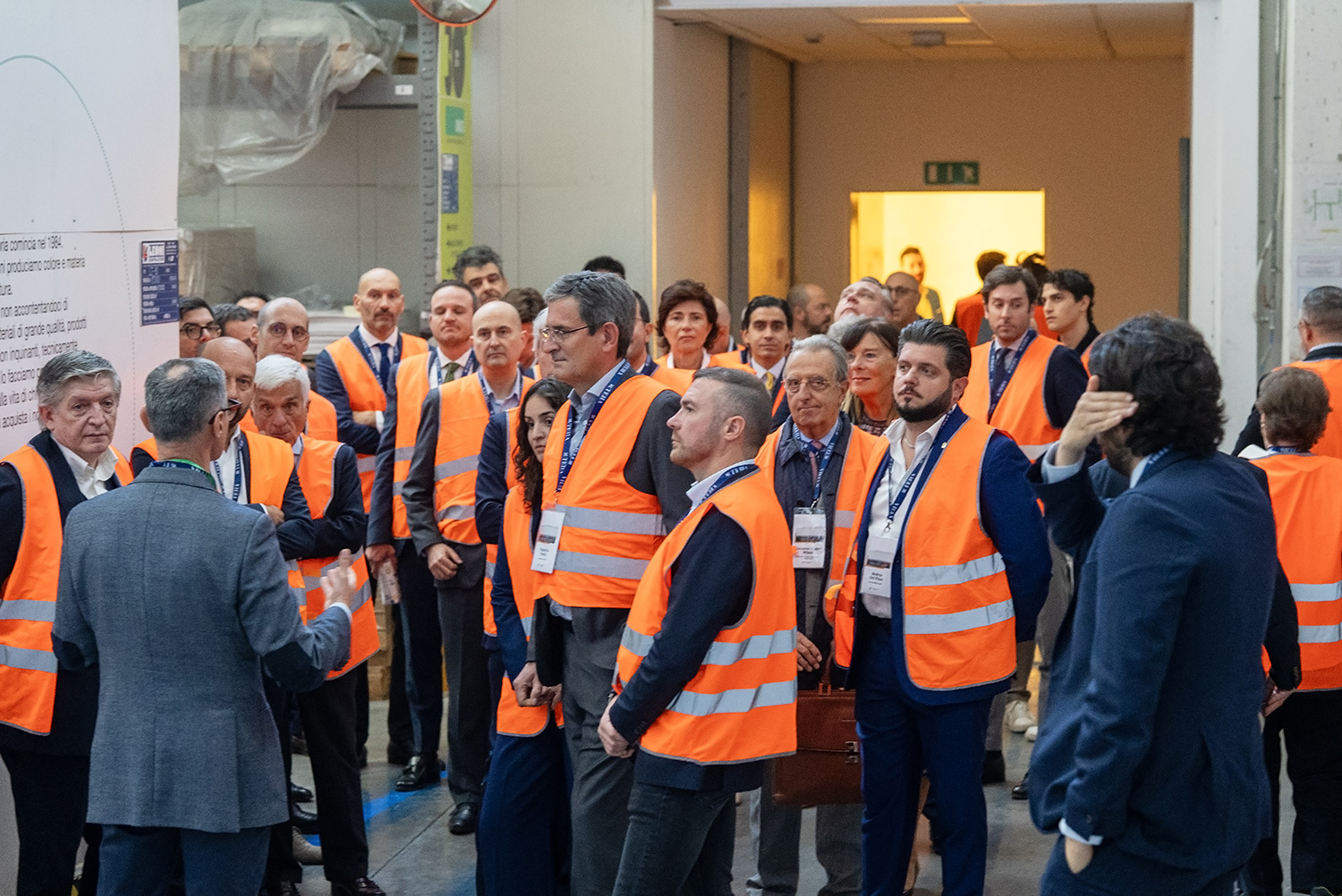 Partecipanti durante la visita allo stabilimento OIKOS